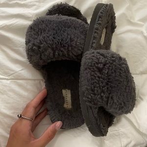 gray slippers. size 7.5 only worn 4 times. very good condition.